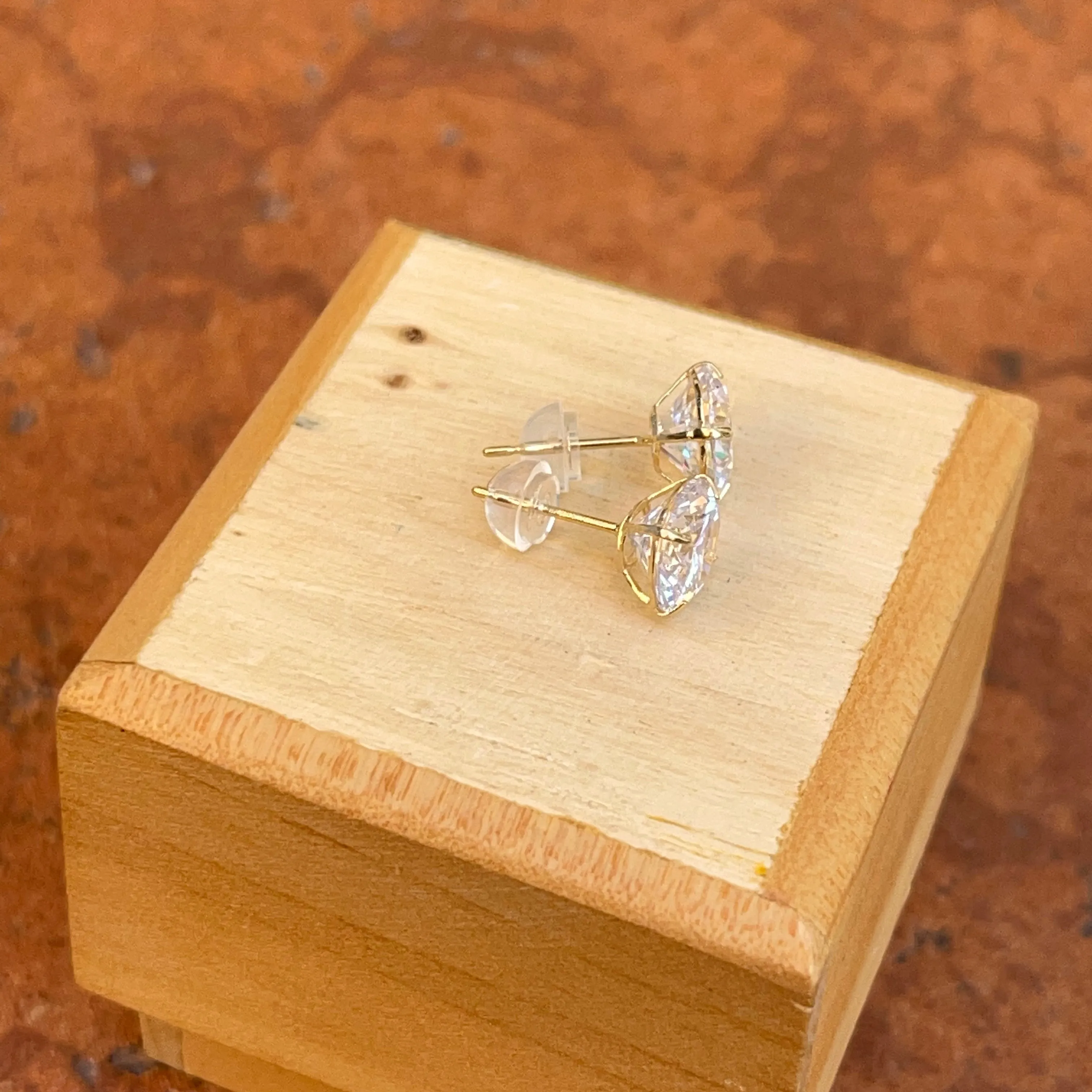 10KT Yellow Gold Round 7mm CZ Stud Earrings