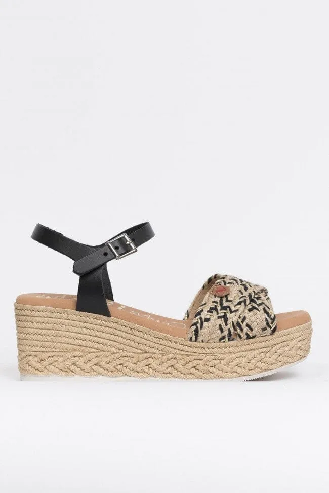 5219 Spanish leather crossed strappy sandals/wedge in Black and White