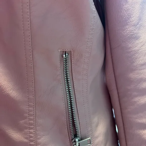 Baccini faux pink leather moto jacket in EUC. Size M
