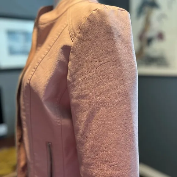 Baccini faux pink leather moto jacket in EUC. Size M