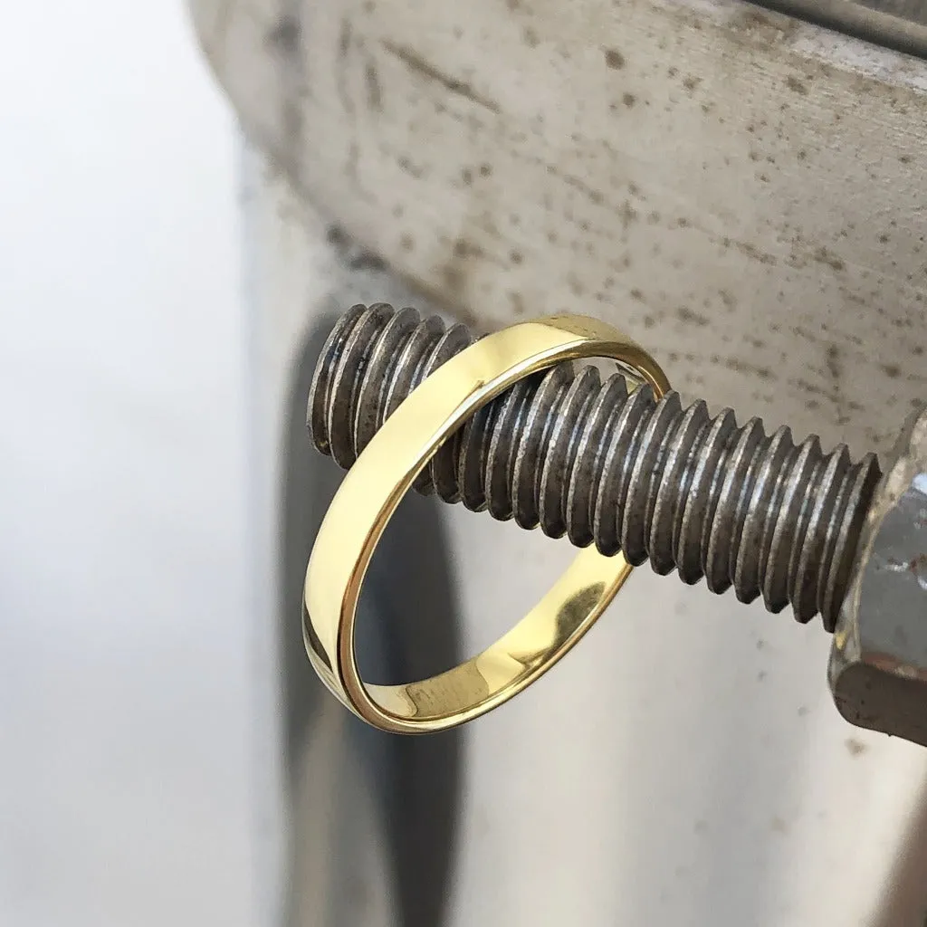 Elegant 18ct Yellow Gold Band
