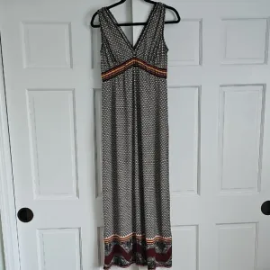 Elegant Black and White Maxi Dress