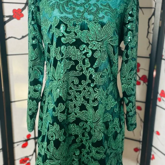 Elegant Green Patterned Dress