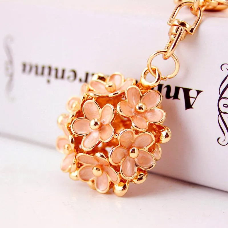 Elegant Hollow Daisy Flower Keychain Pendant