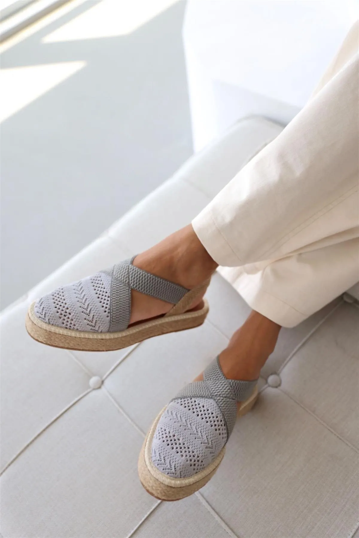 Geflochtene Espadrille-Flats mit gekreuzten Riemen für Damen