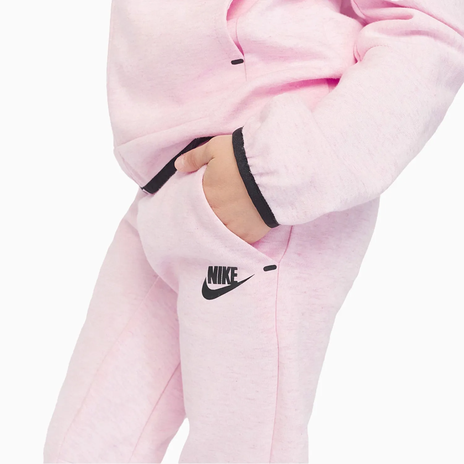 Kid's Sportswear Tech Fleece Outfit