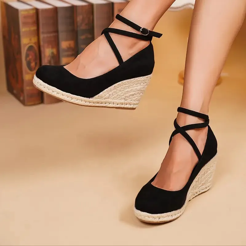 Leija – Zwarte espadrilles met sleehak en enkelbandje