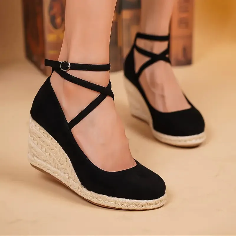 Leija – Zwarte espadrilles met sleehak en enkelbandje