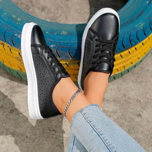Low casual trainers