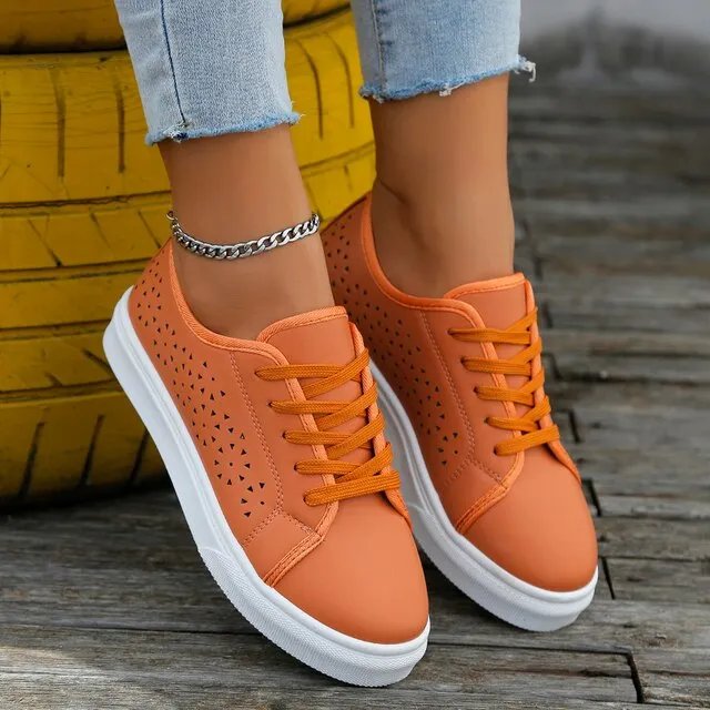 Low casual trainers