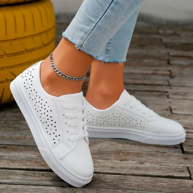 Low casual trainers