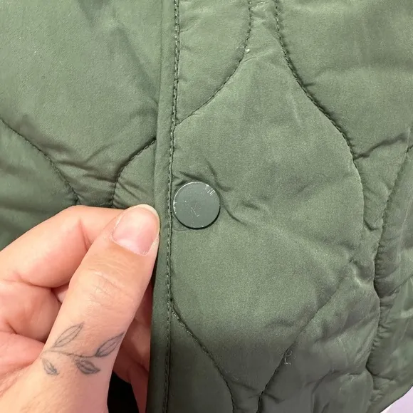 New Look | Olive Quilted Vest | Size: Medium