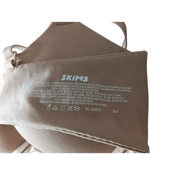 New without tags Skims Fits Everybody Push Up Tshirt Bra SZ 32A