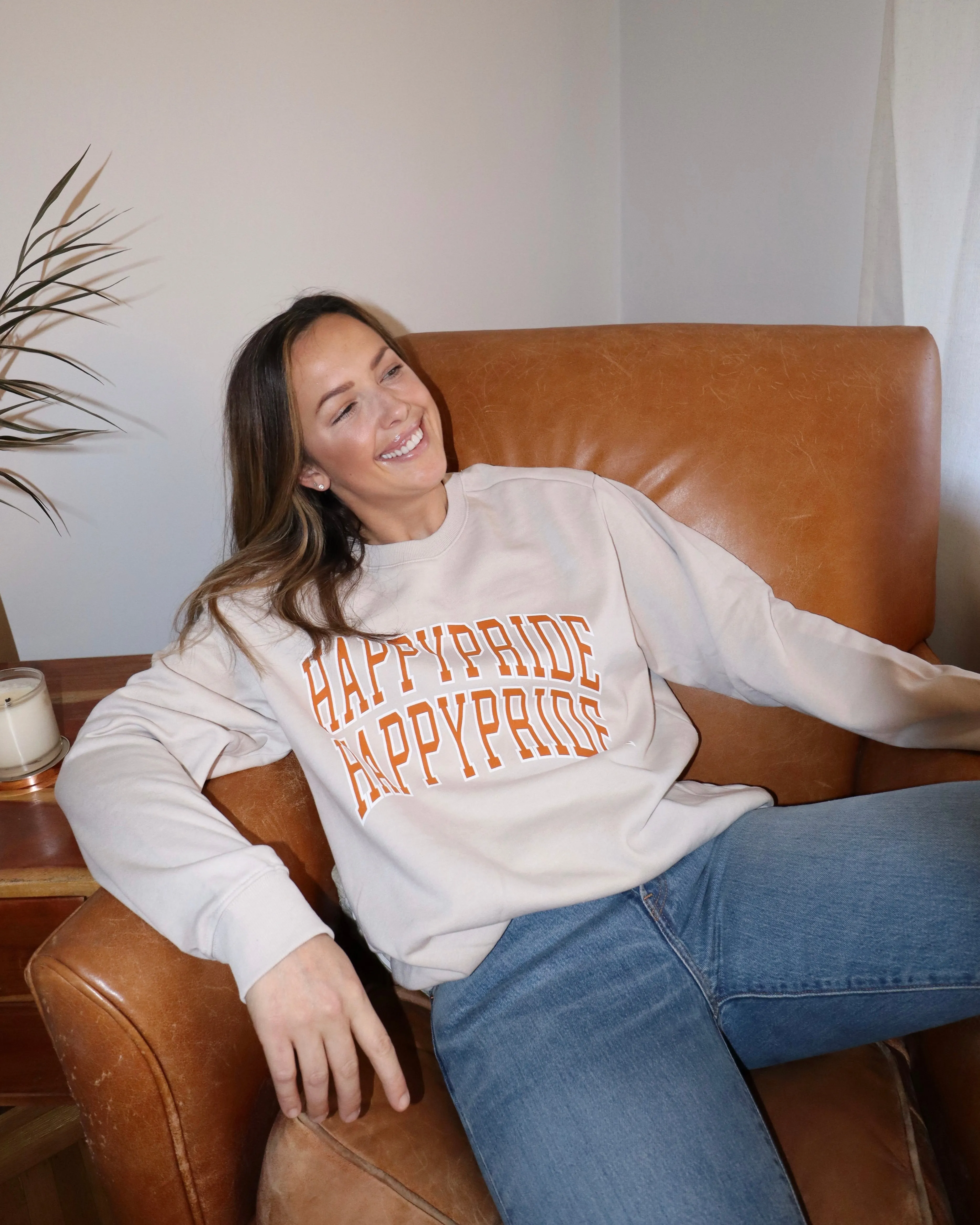"HAPPY PRIDE" Relaxed Crewneck (VINTAGE RUST)