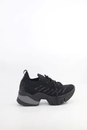Trainer
