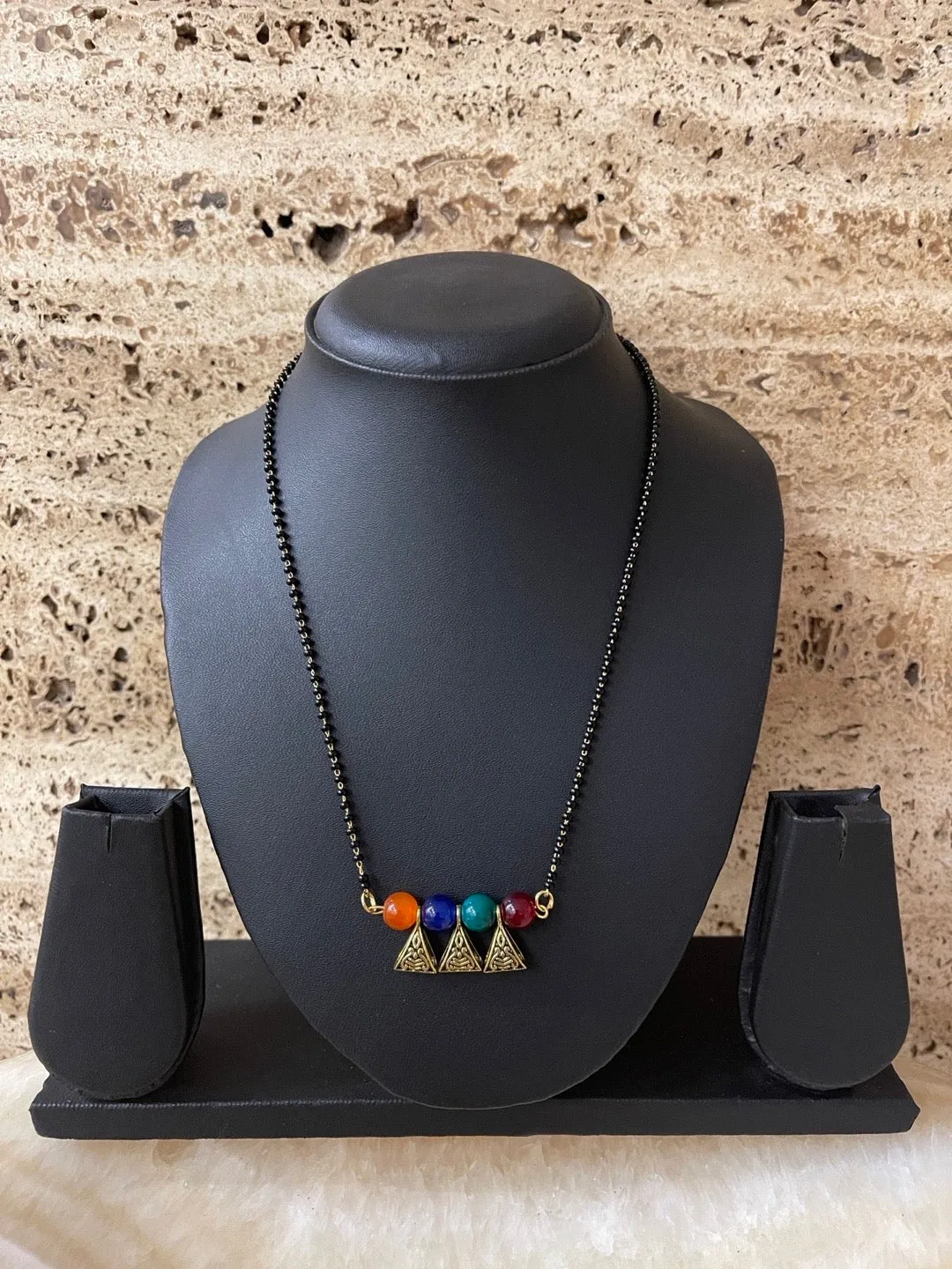 Trendy Short Gold Mangalsutra Designs Multicolor Pearls Pendant Simple Black Beads Chain