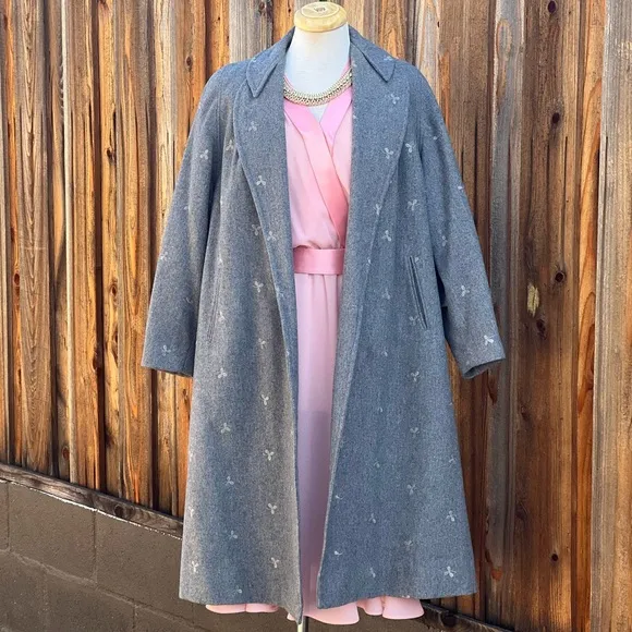VINTAGE Elegant Gray Embroidered open front Coat