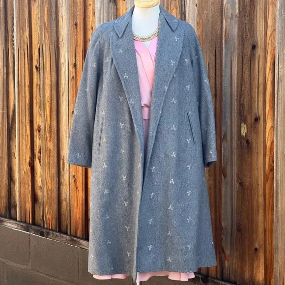 VINTAGE Elegant Gray Embroidered open front Coat