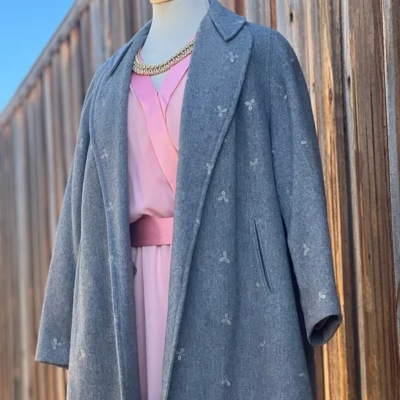 VINTAGE Elegant Gray Embroidered open front Coat