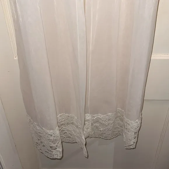 Vintage Henson Kickernick sheer lace trim long robe size 32